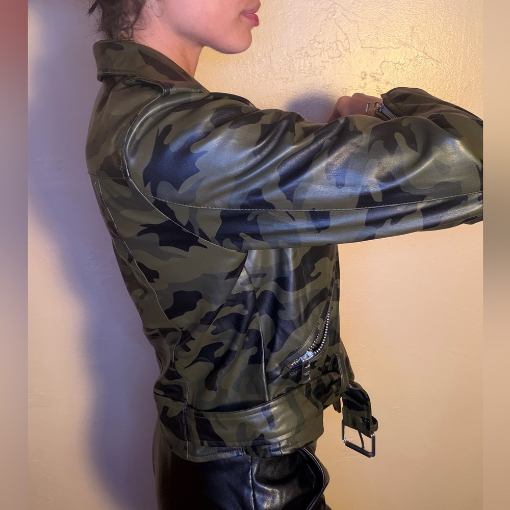 Calvin Klein Green Camouflage Faux Leather Motto Biker Jacket - Picture 4 of 8